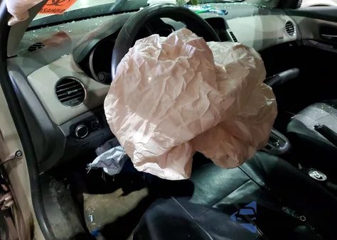 2013 Chevrolet Cruze Ls z USA, uszkodzony, nr VIN 1G1PA5SH3D7321967